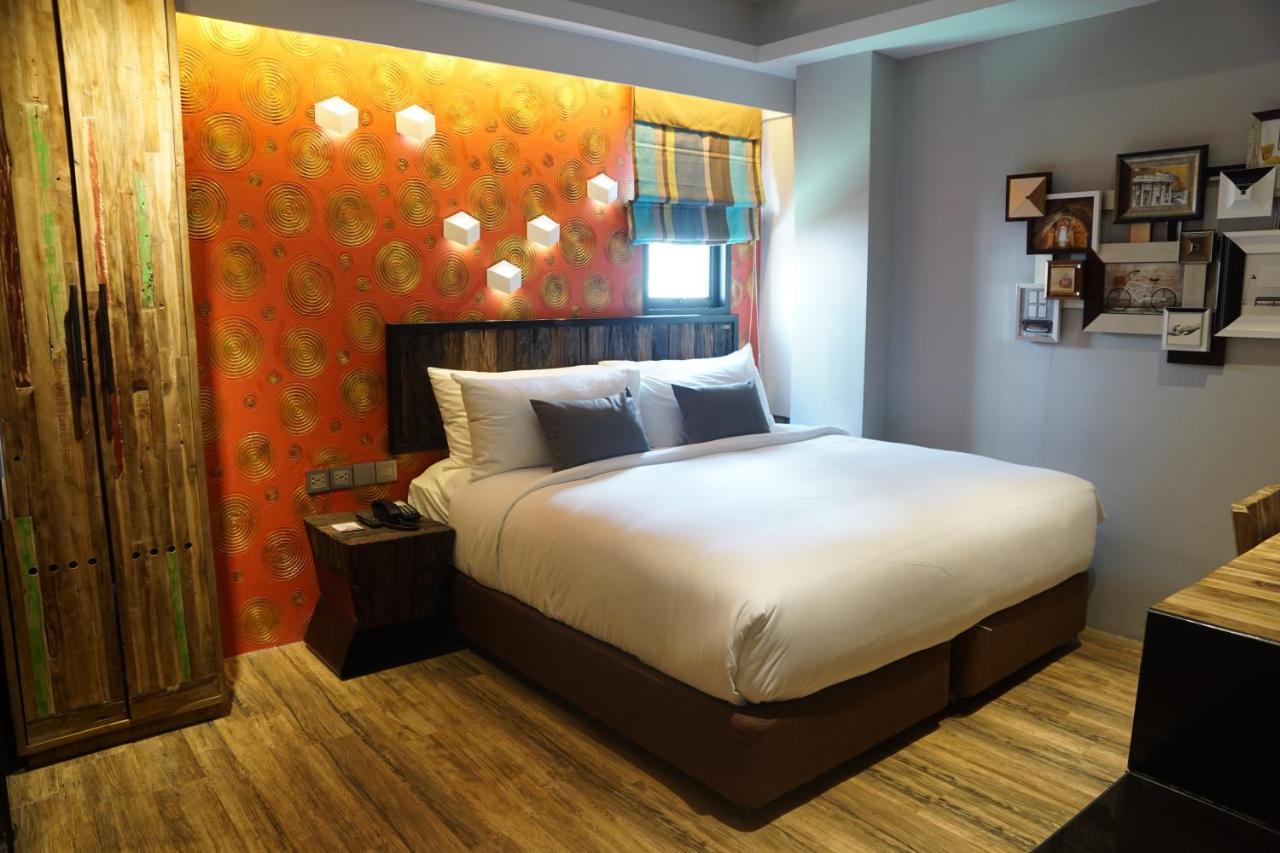 Aspira D'Andora Sukhumvit 16 - Asoke Hotel Банкок Екстериор снимка