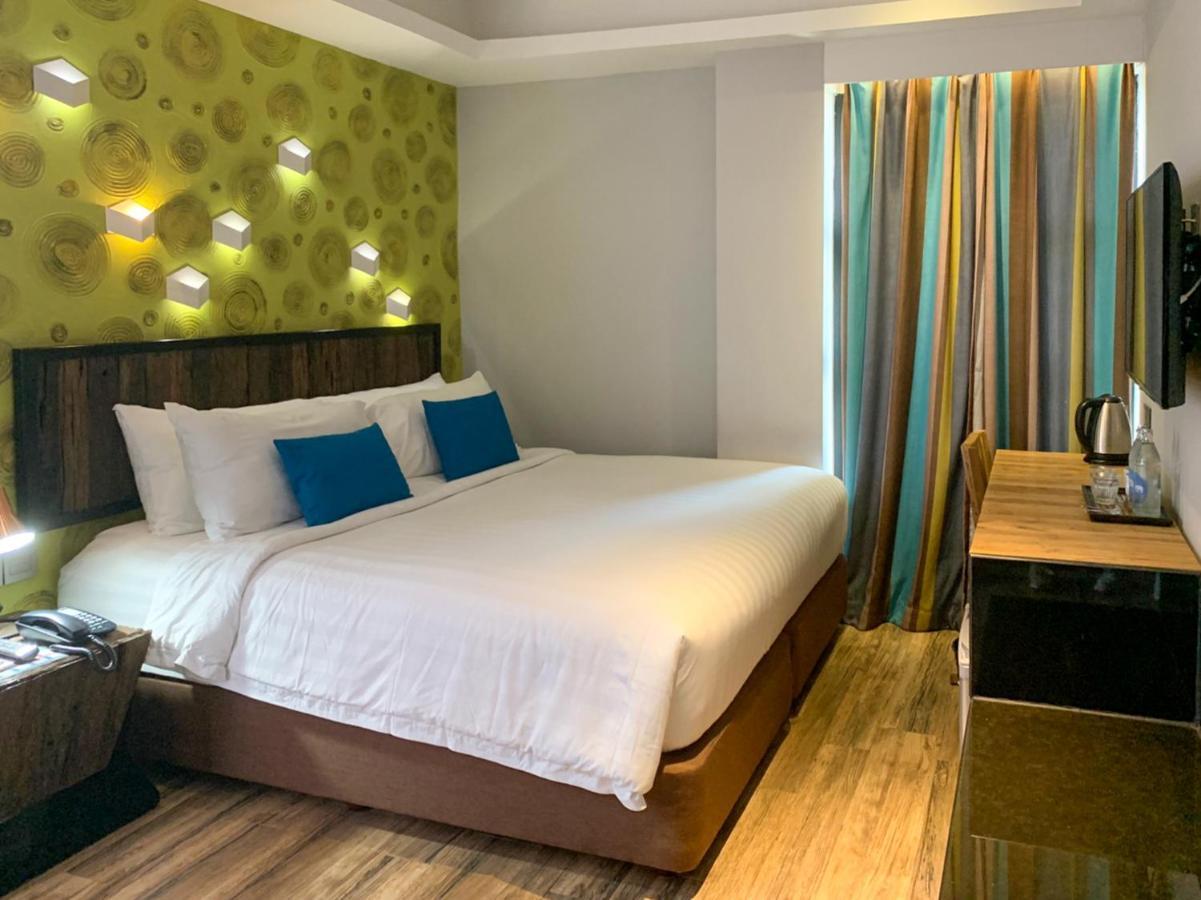 Aspira D'Andora Sukhumvit 16 - Asoke Hotel Банкок Екстериор снимка