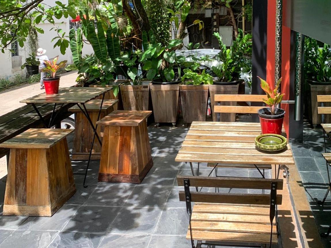 Aspira D'Andora Sukhumvit 16 - Asoke Hotel Банкок Екстериор снимка