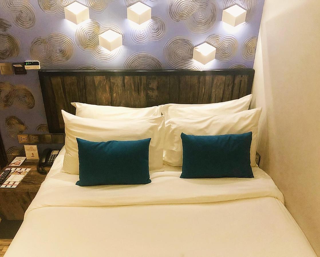 Aspira D'Andora Sukhumvit 16 - Asoke Hotel Банкок Екстериор снимка