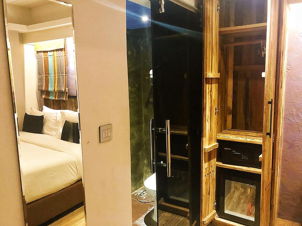 Aspira D'Andora Sukhumvit 16 - Asoke Hotel Банкок Екстериор снимка