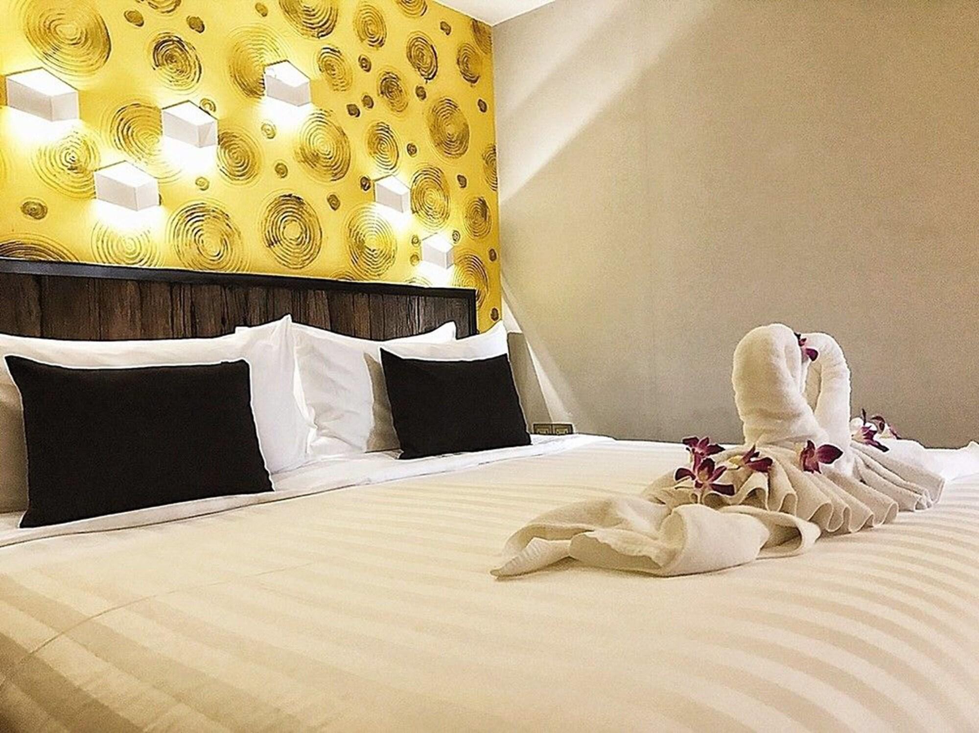 Aspira D'Andora Sukhumvit 16 - Asoke Hotel Банкок Екстериор снимка