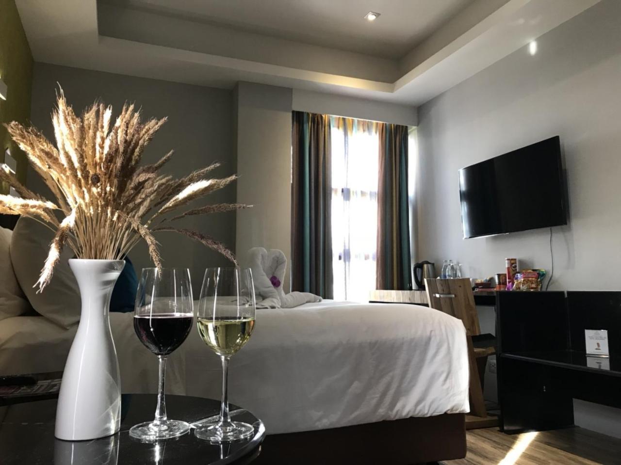 Aspira D'Andora Sukhumvit 16 - Asoke Hotel Банкок Екстериор снимка
