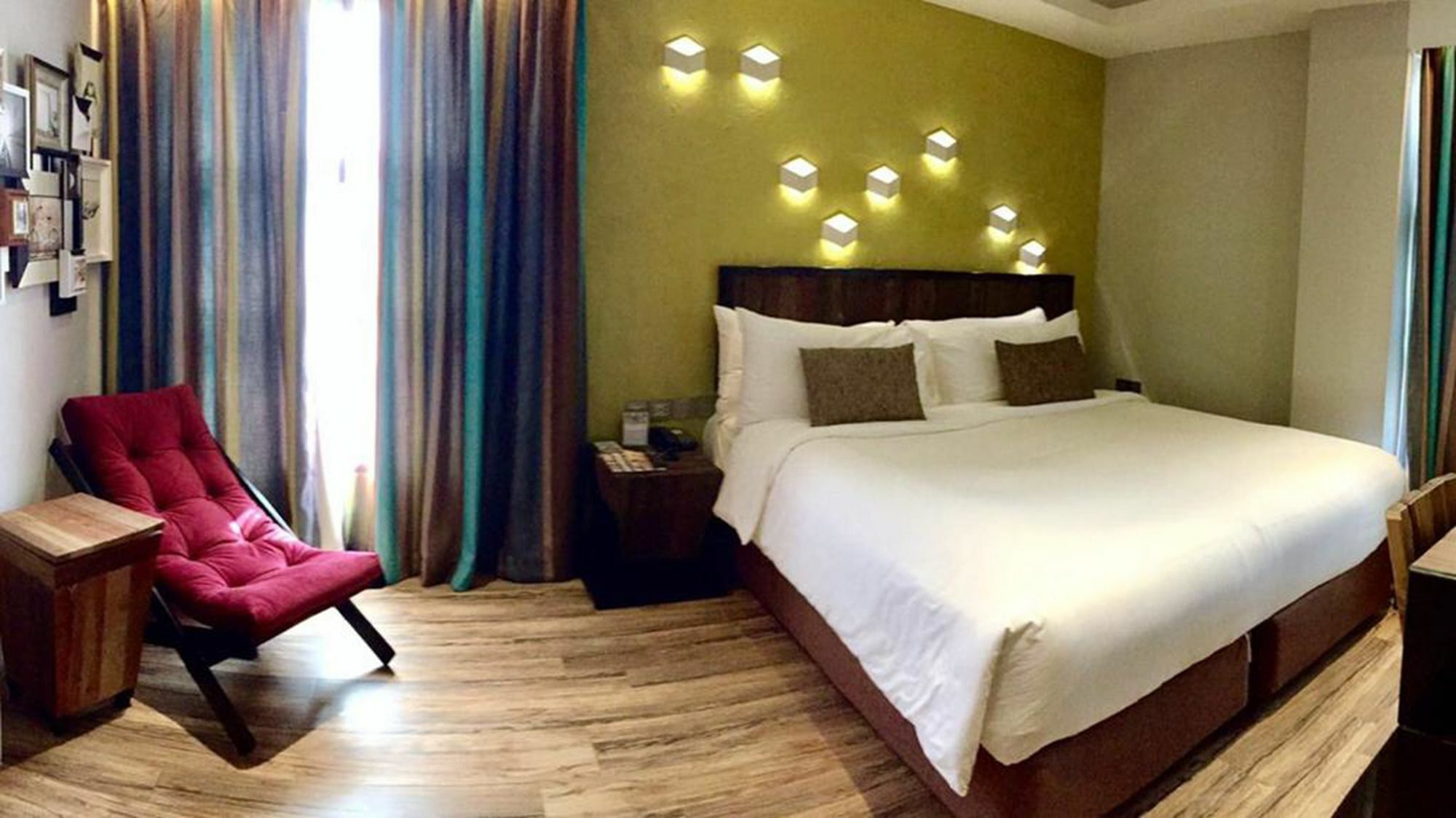 Aspira D'Andora Sukhumvit 16 - Asoke Hotel Банкок Екстериор снимка